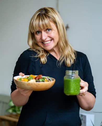 Niki Charnock — Naturopathic Nutritionist and founder of CF Organic Wellness